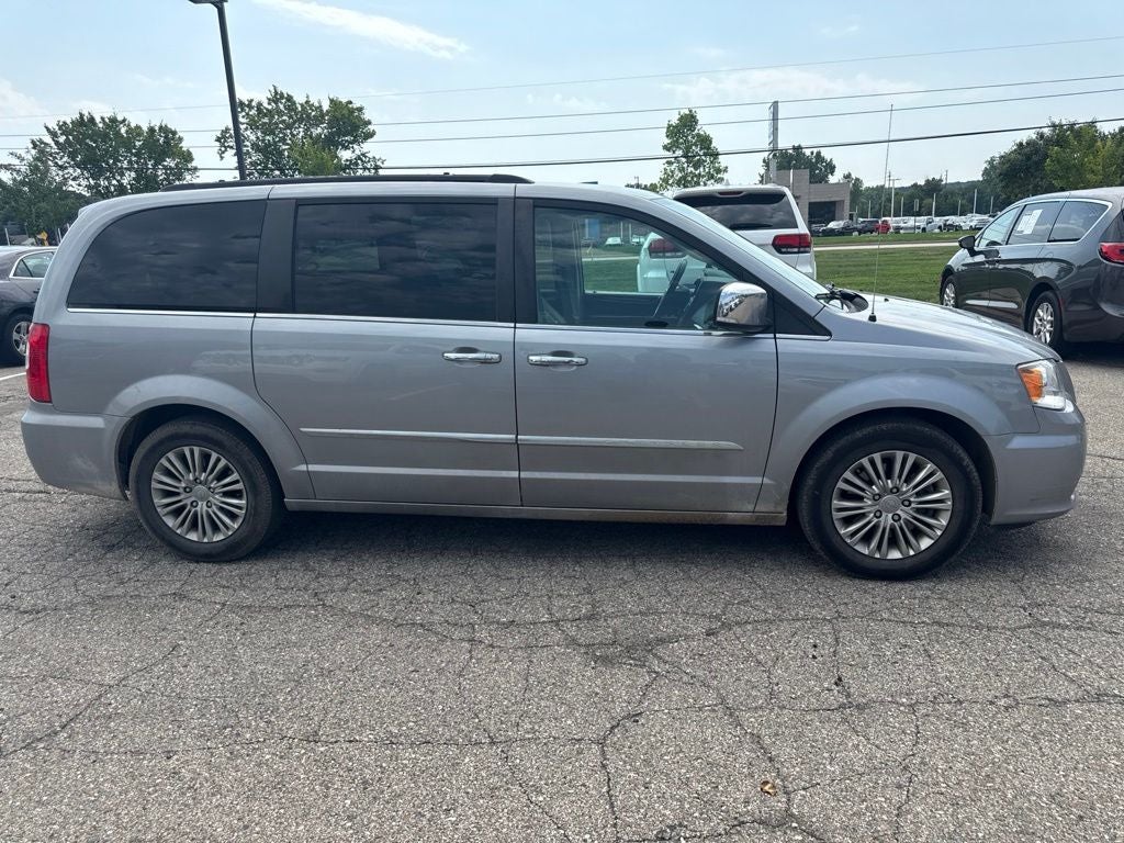 2015 Chrysler Town & Country Touring-L