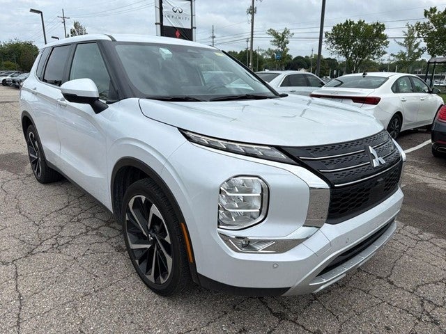 2024 Mitsubishi Outlander SE