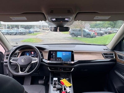 2025 Volkswagen Atlas 2.0T SE w/Technology