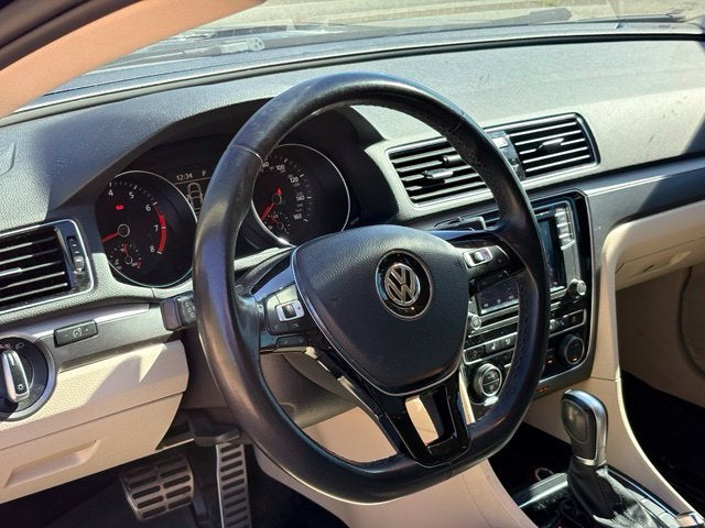 2018 Volkswagen Passat 2.0T R-Line