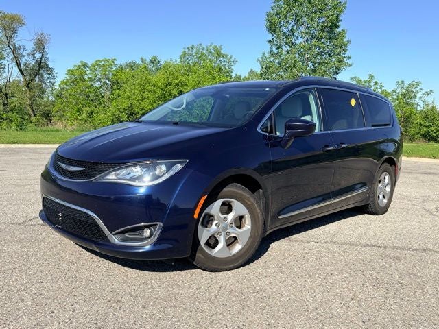 2017 Chrysler Pacifica Touring-L Plus's photo