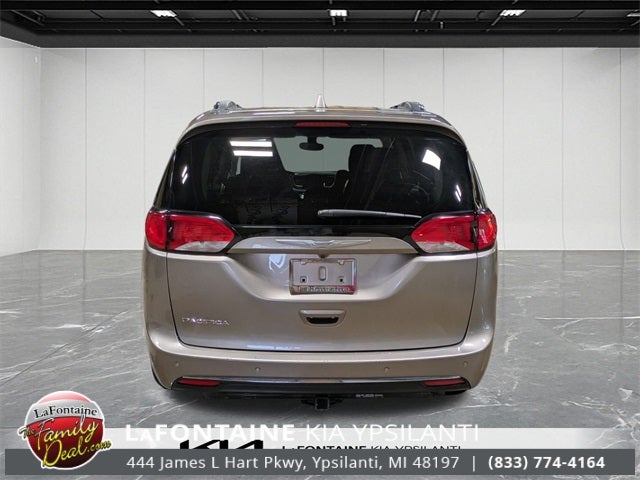 2017 Chrysler Pacifica Touring L Plus