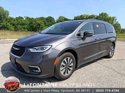 2022 Chrysler Pacifica Hybrid Touring L