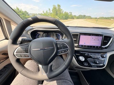2022 Chrysler Pacifica Hybrid Touring L