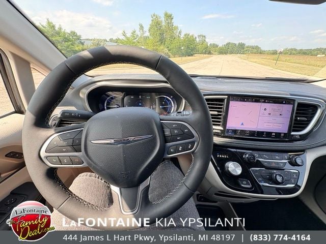 2022 Chrysler Pacifica Hybrid Touring L