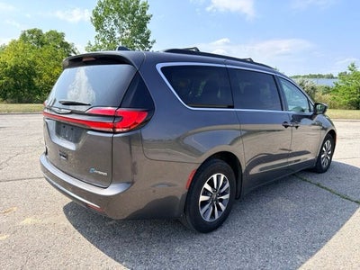 2022 Chrysler Pacifica Hybrid Touring L