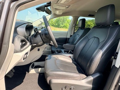 2022 Chrysler Pacifica Hybrid Touring L