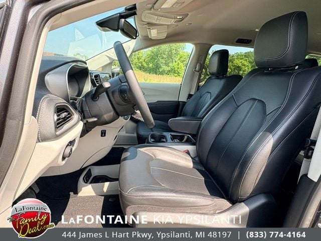 2022 Chrysler Pacifica Hybrid Touring L