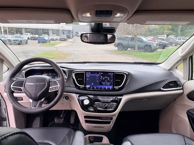 2024 Chrysler Pacifica Hybrid Select