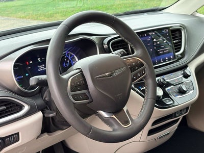 2024 Chrysler Pacifica Hybrid Select