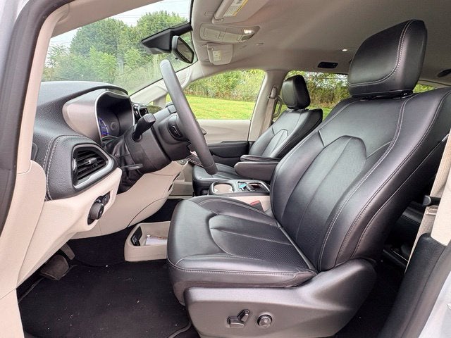 2024 Chrysler Pacifica Hybrid Select
