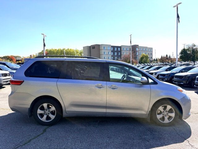 2017 Toyota Sienna LE 8 Passenger