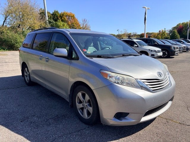 2017 Toyota Sienna LE 8 Passenger