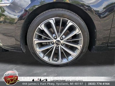 2019 Kia Cadenza Technology