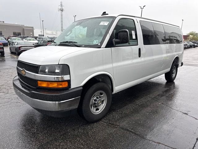 2025 Chevrolet Express Passenger 1LT