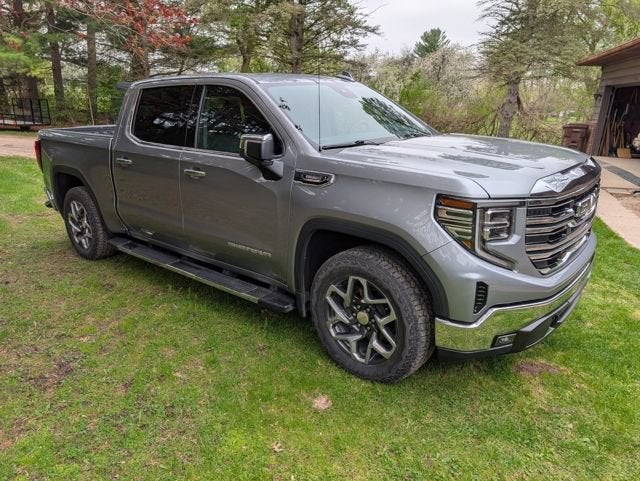 2023 GMC Sierra 4WD Crew Cab Short Box SLT's photo