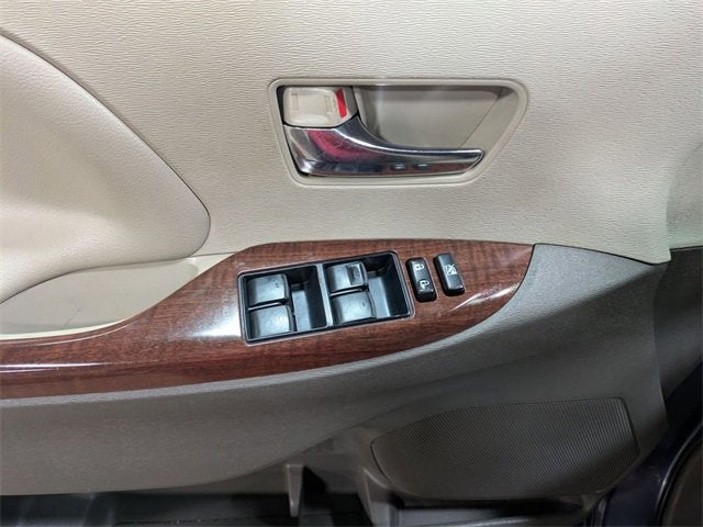 2013 Toyota Sienna XLE V6 8 Passenger