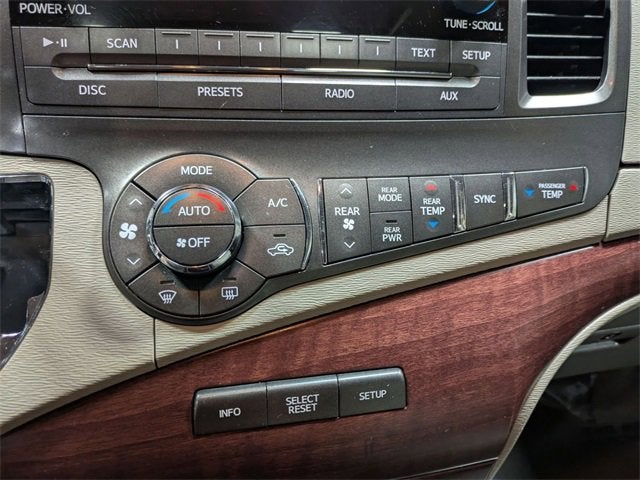 2013 Toyota Sienna XLE V6 8 Passenger