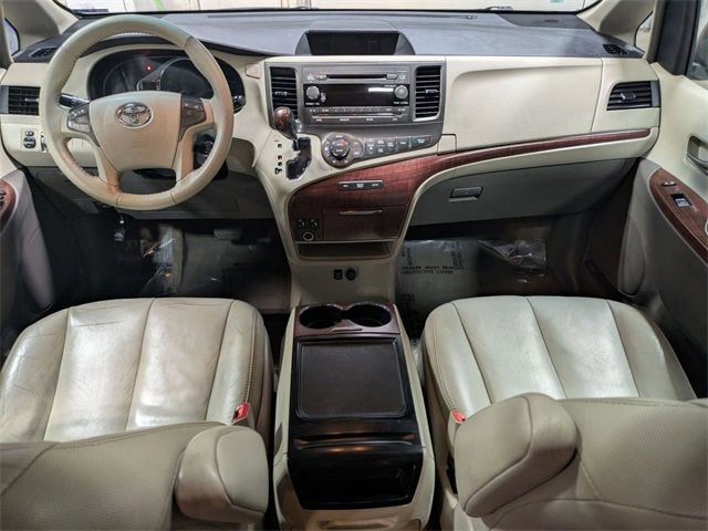 2013 Toyota Sienna XLE V6 8 Passenger