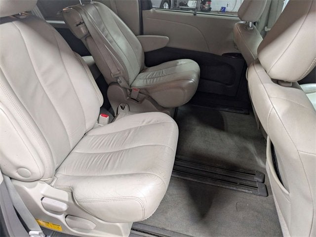 2013 Toyota Sienna XLE V6 8 Passenger