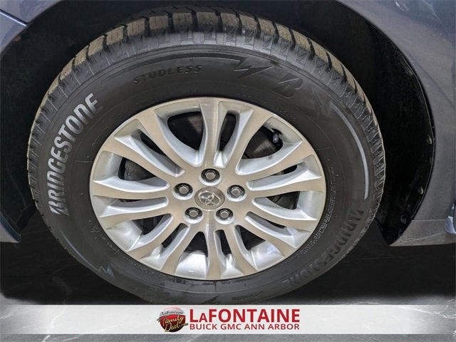 2013 Toyota Sienna XLE V6 8 Passenger