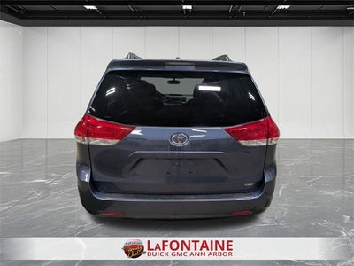 2013 Toyota Sienna XLE V6 8 Passenger