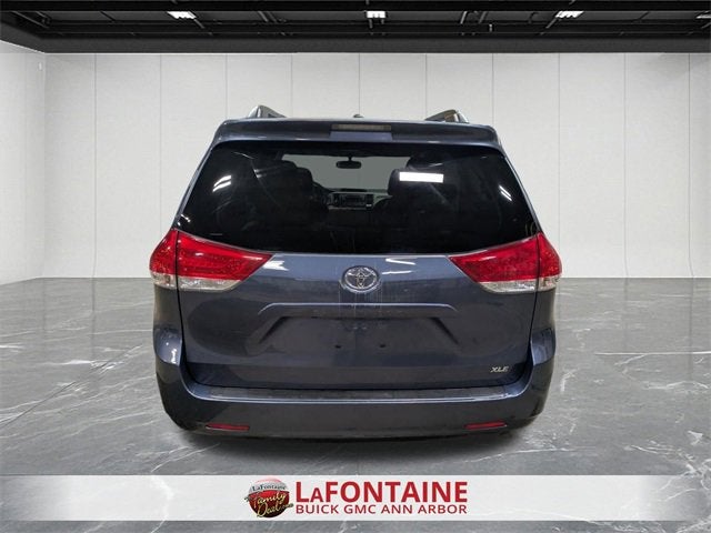 2013 Toyota Sienna XLE V6 8 Passenger
