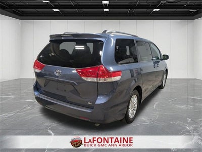 2013 Toyota Sienna XLE V6 8 Passenger