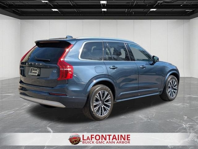 2022 Volvo XC90 T5 Momentum 7 Passenger