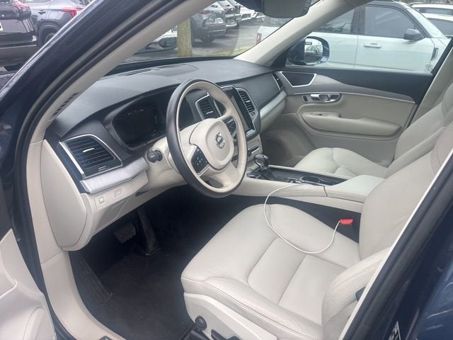 2022 Volvo XC90 T5 Momentum 7 Passenger