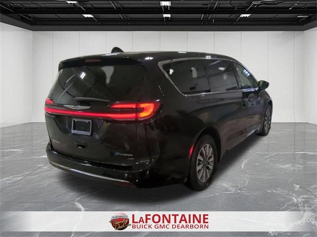 2024 Chrysler Pacifica Hybrid Select
