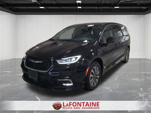 2024 Chrysler Pacifica Hybrid Select