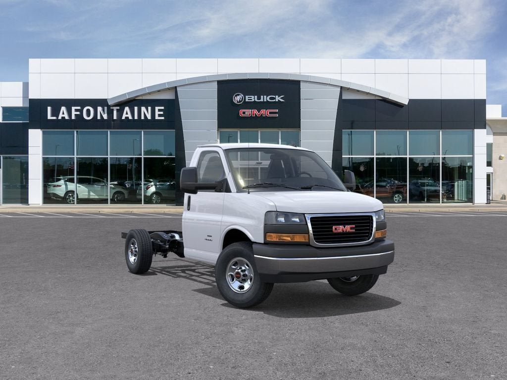 2025 GMC Savana Cutaway 3500 1WT