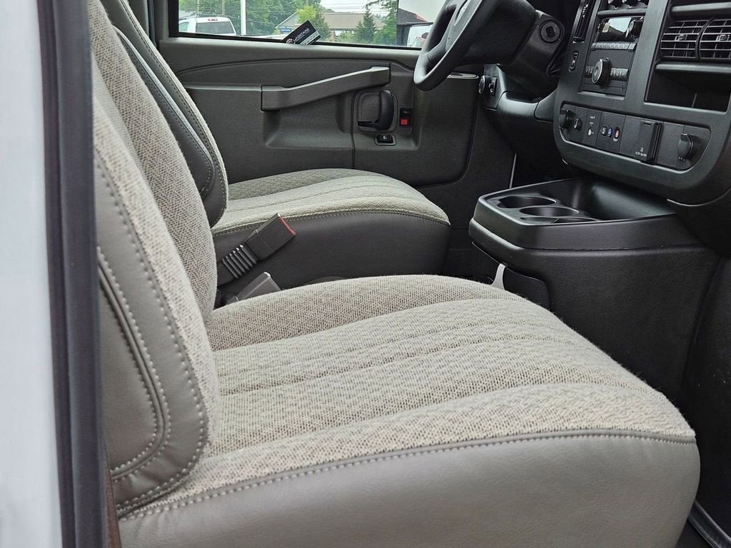 2024 GMC Savana Cutaway 3500 1WT