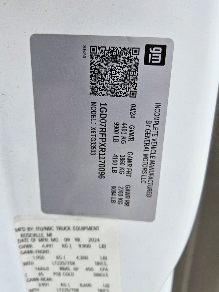 2024 GMC Savana Cutaway 3500 1WT