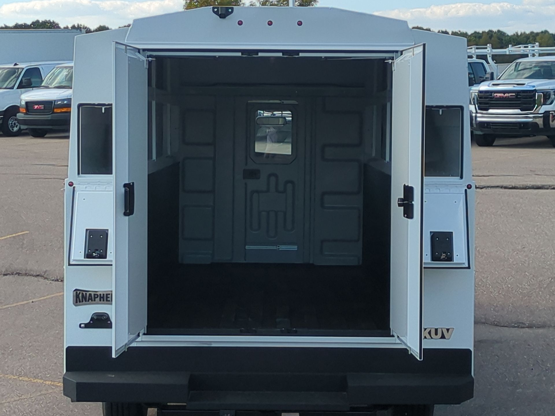 2025 GMC Savana Cutaway 3500 1WT