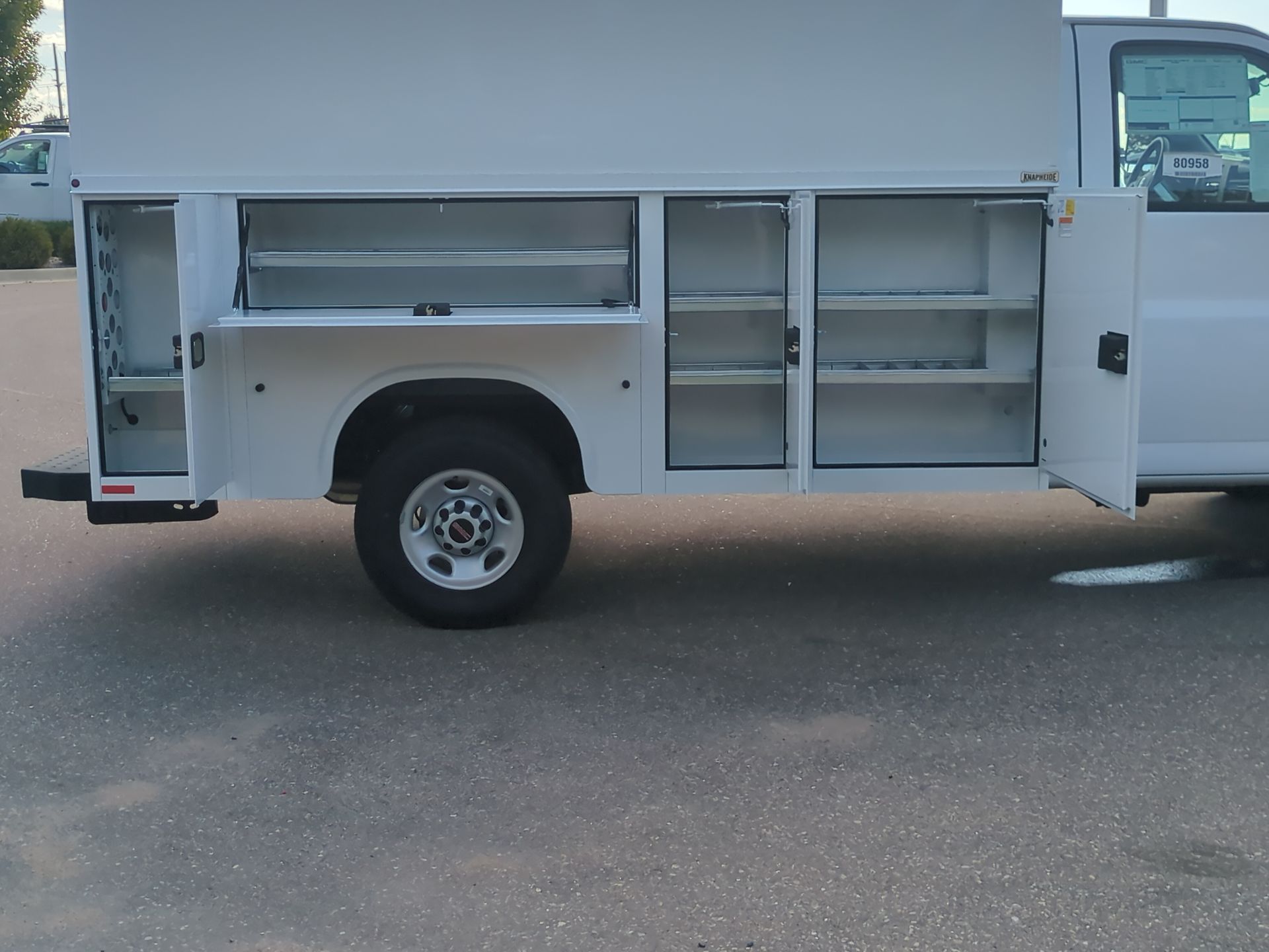 2025 GMC Savana Cutaway 3500 1WT