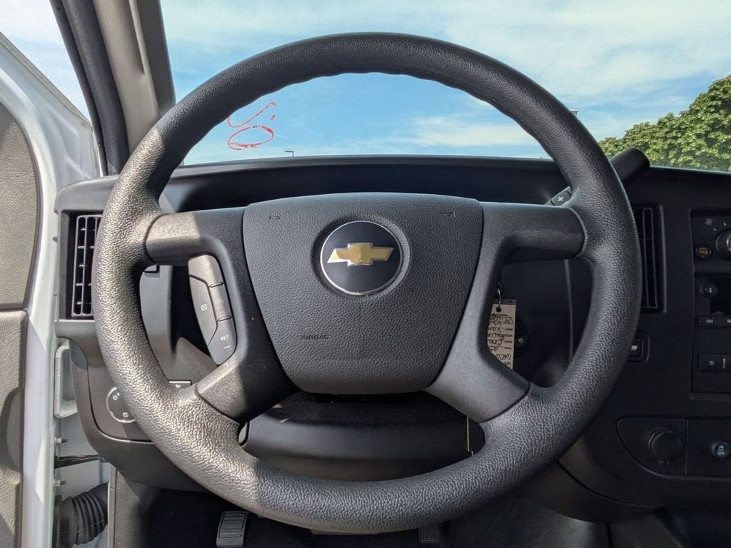 2025 Chevrolet Express Passenger 1LT