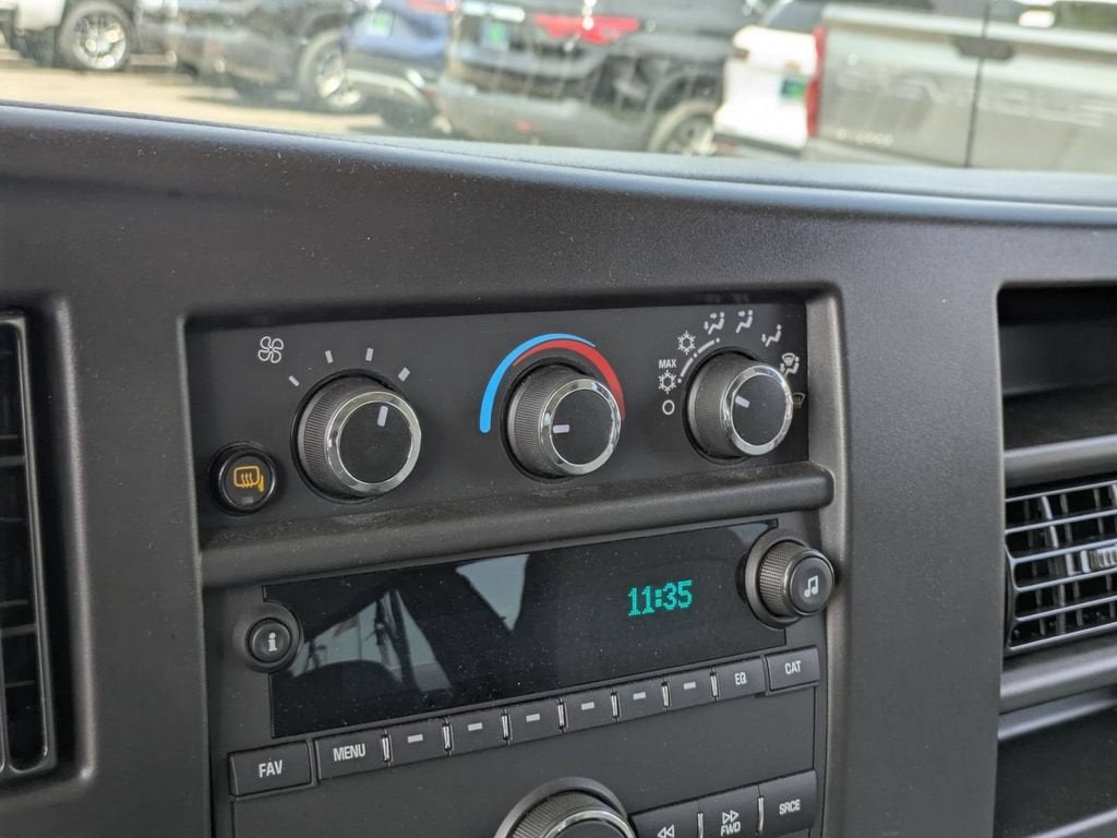 2025 Chevrolet Express Passenger 1LT