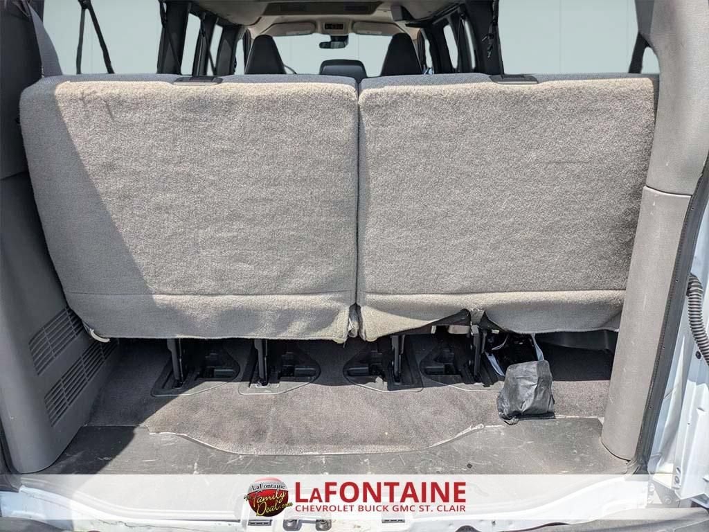 2025 Chevrolet Express Passenger 1LT