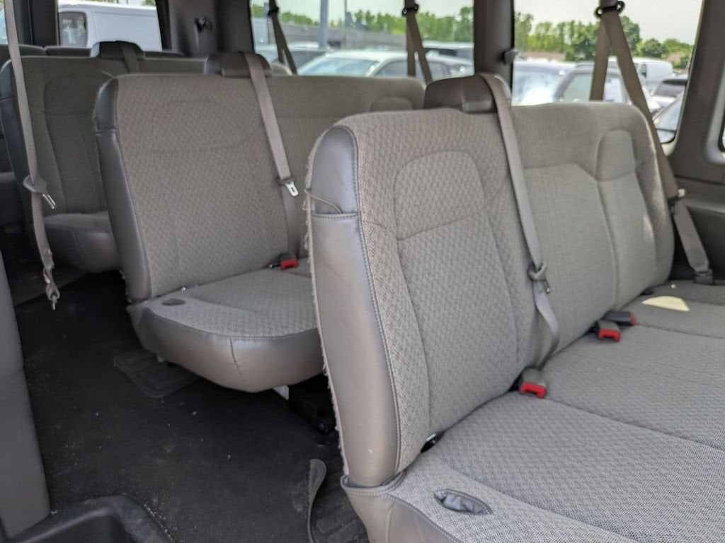 2025 Chevrolet Express Passenger 1LT