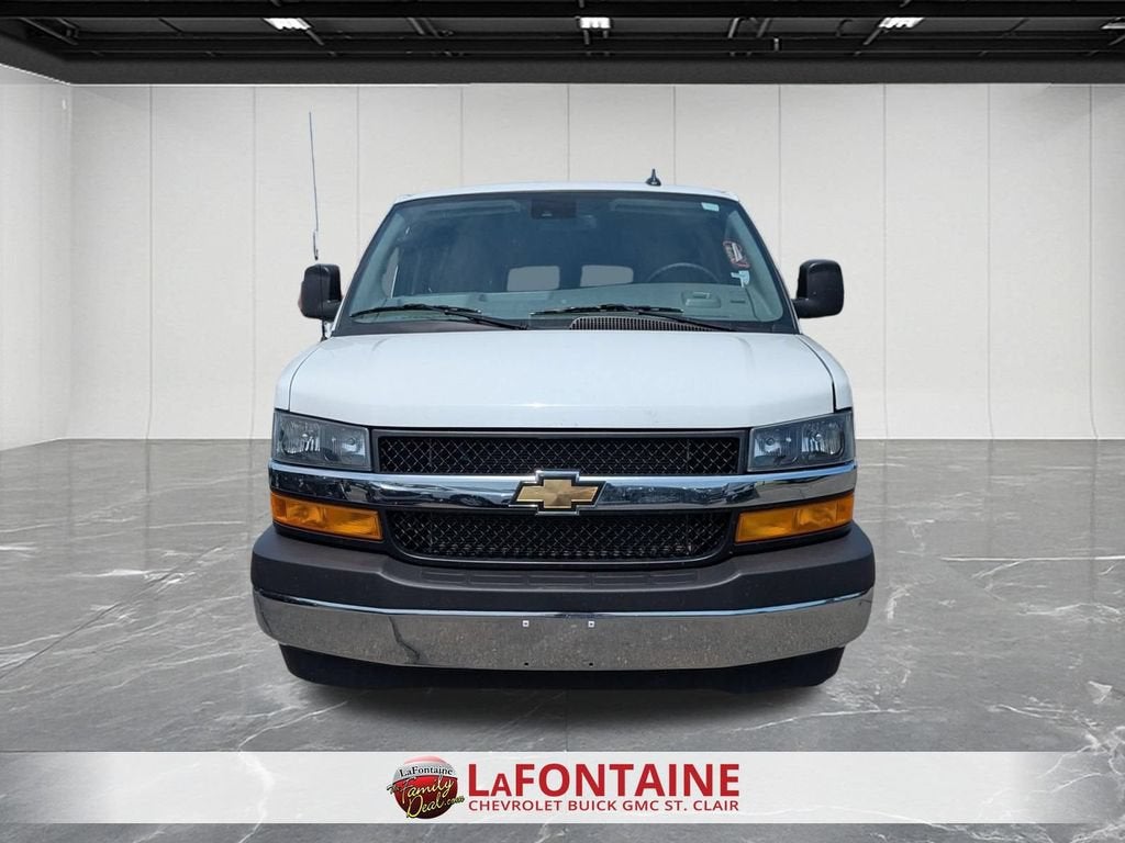 2025 Chevrolet Express Passenger 1LT