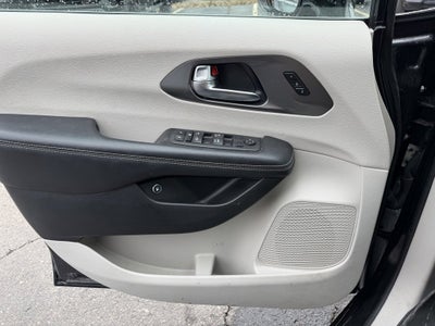 2022 Chrysler Pacifica Hybrid Touring L