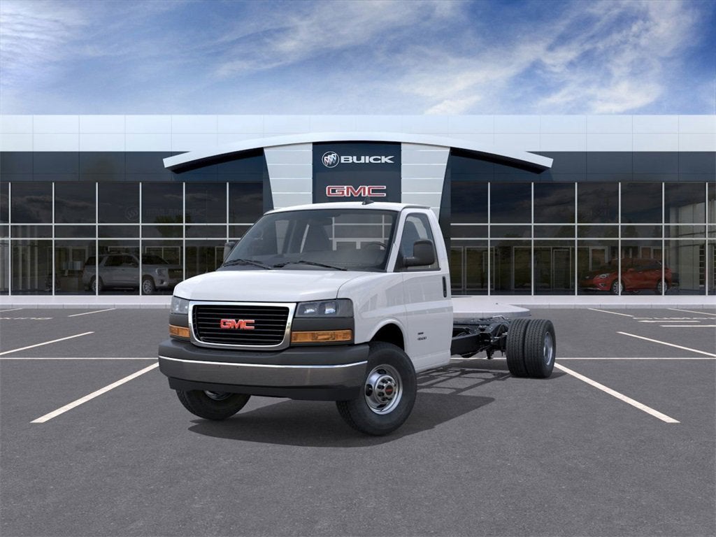 2025 GMC Savana Cutaway 3500 1WT
