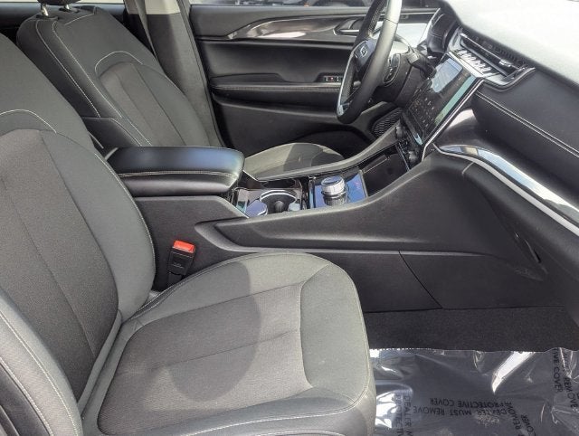 2023 Jeep Grand Cherokee Laredo 4x4
