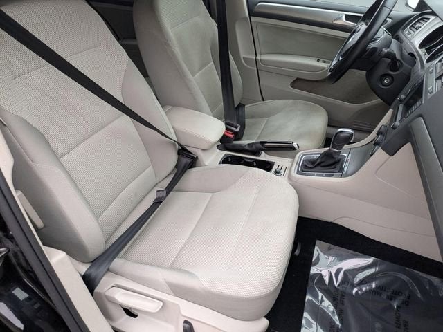 2017 Volkswagen Golf SportWagen S