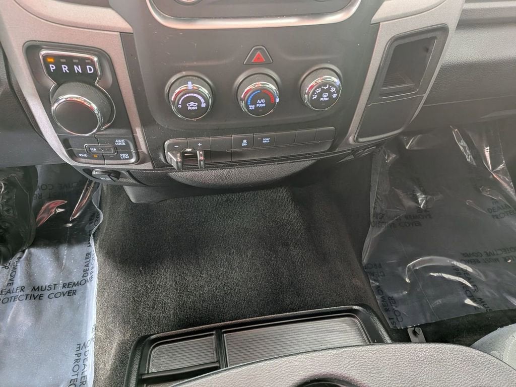 2017 RAM 1500 Express Crew Cab 4x4 5'7" Box