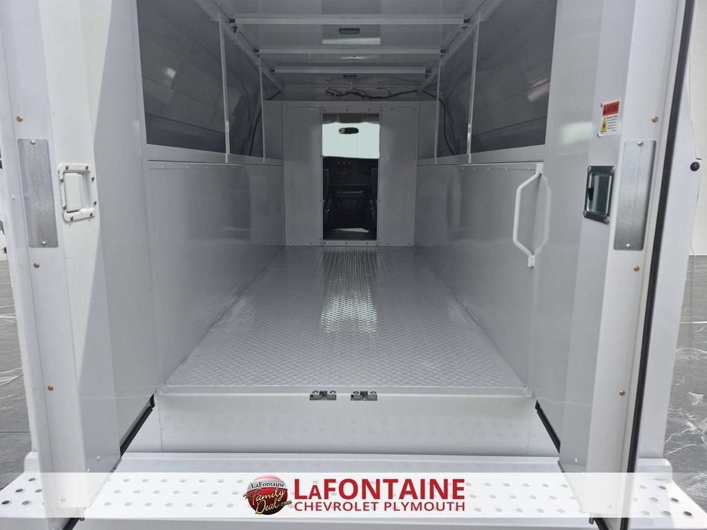 2026 Chevrolet Express Cutaway 3500 1WT