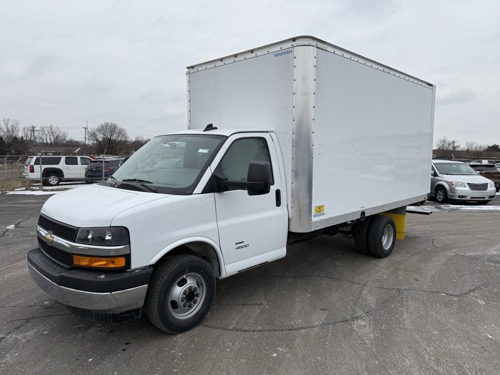 2024 Chevrolet Express Cutaway 4500 2WT