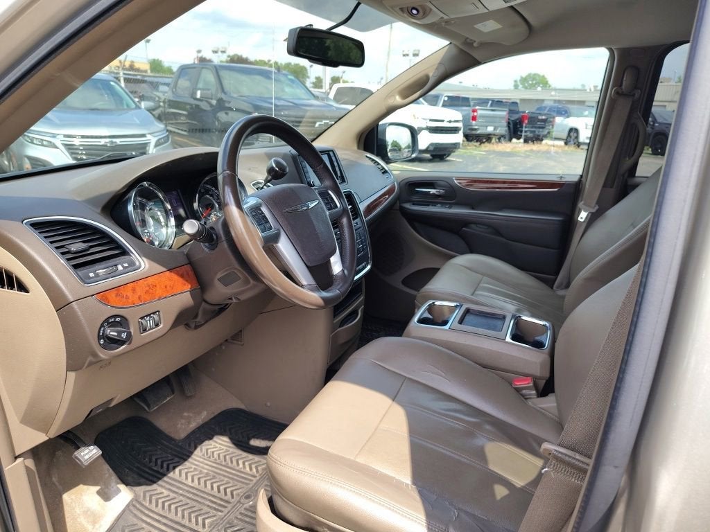 2013 Chrysler Town & Country Touring